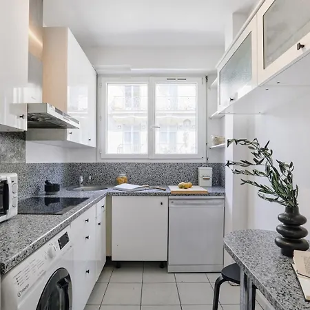 Sahil - 2 A Trocadero *